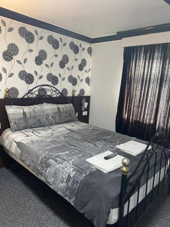 Guest room at The Woodfield Hotel, Blackpool - photo 1
